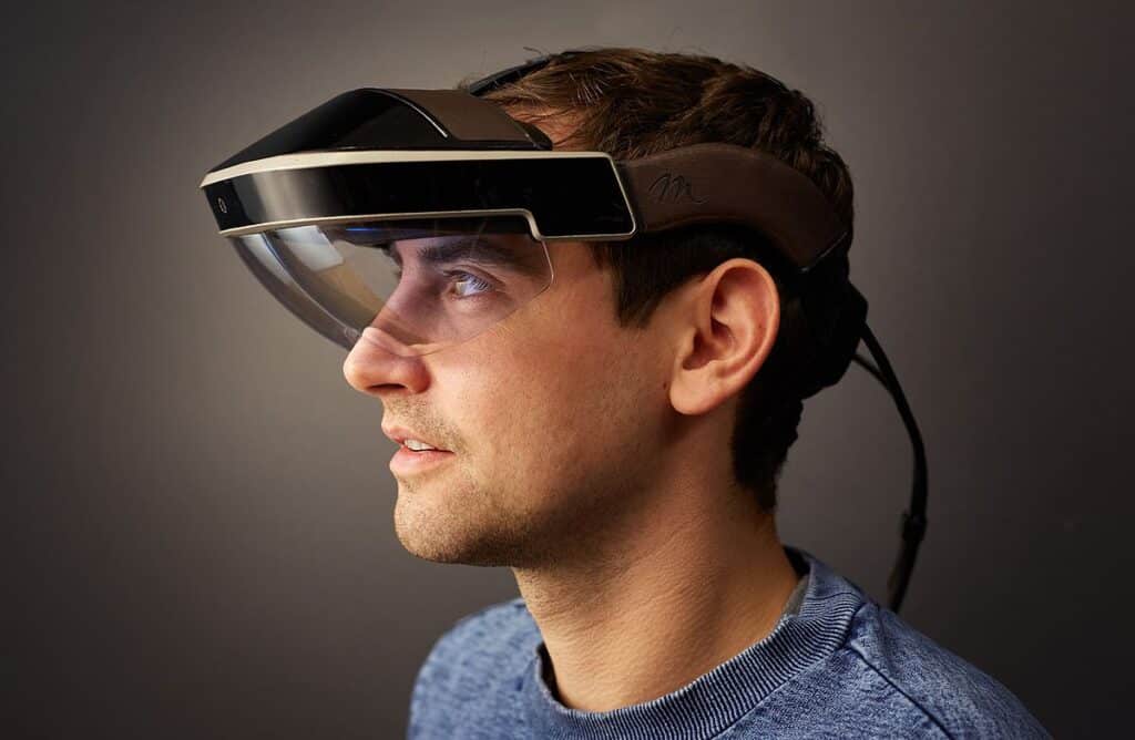 Virtual Reality (VR)
