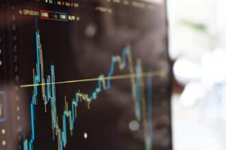 Snowflake Stock Tumbles: Navigating Through Weak Sales Outlook and CEO Transition